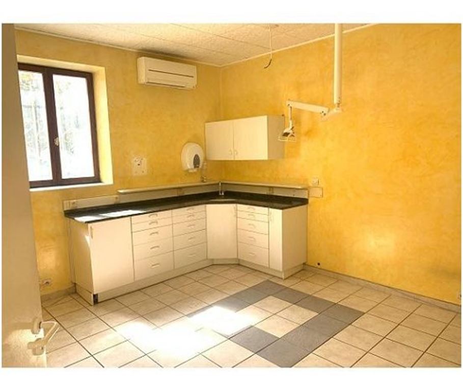 Local commercial MONTAGNAC